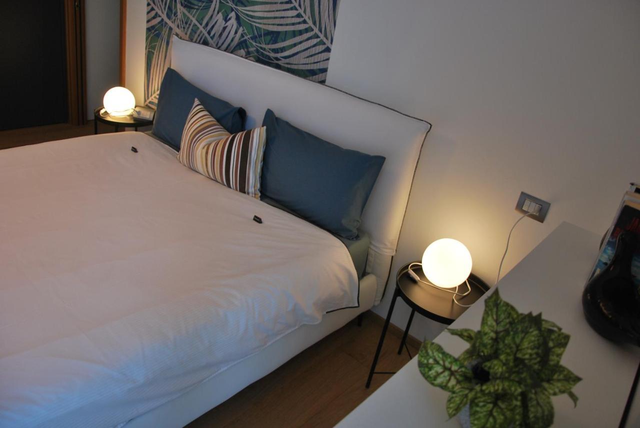 Suite 51 Appartamento Con Terrazzo A 50 Mt Dal Lago - Private Parking (Adults Only) Арона Екстериор снимка