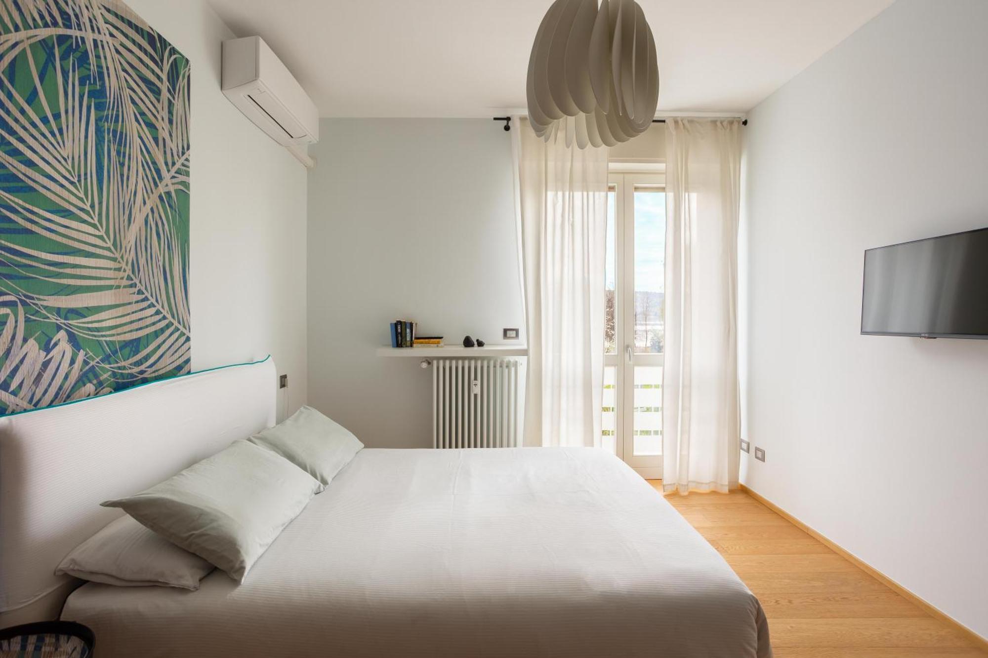 Suite 51 Appartamento Con Terrazzo A 50 Mt Dal Lago - Private Parking (Adults Only) Арона Екстериор снимка