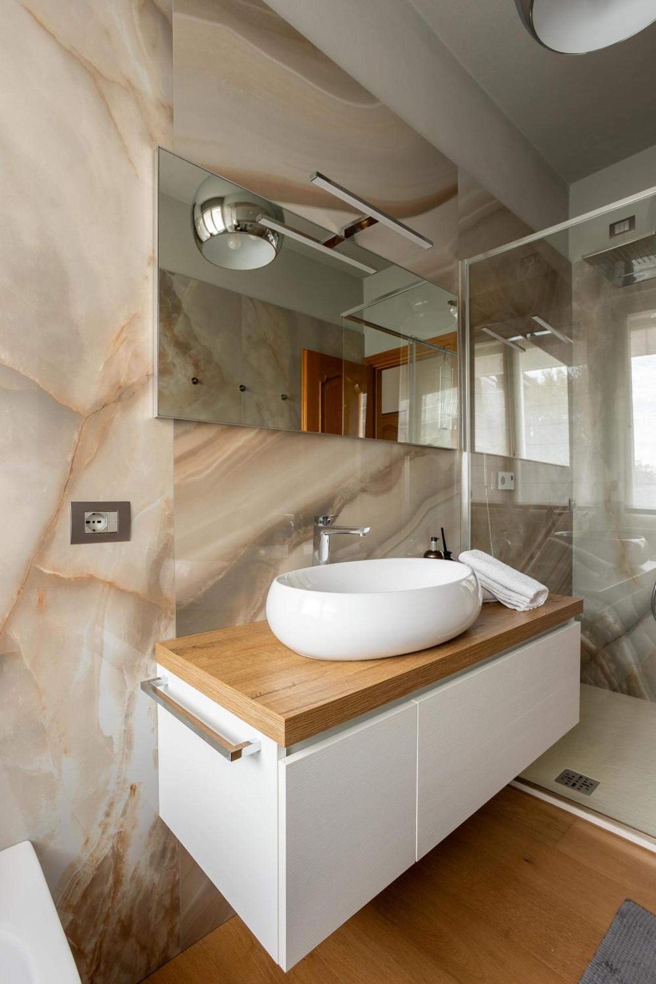 Suite 51 Appartamento Con Terrazzo A 50 Mt Dal Lago - Private Parking (Adults Only) Арона Екстериор снимка