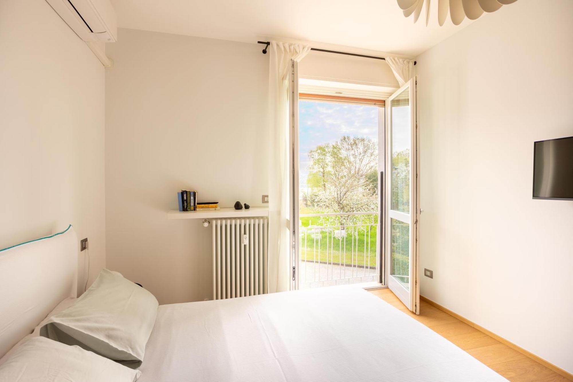 Suite 51 Appartamento Con Terrazzo A 50 Mt Dal Lago - Private Parking (Adults Only) Арона Екстериор снимка