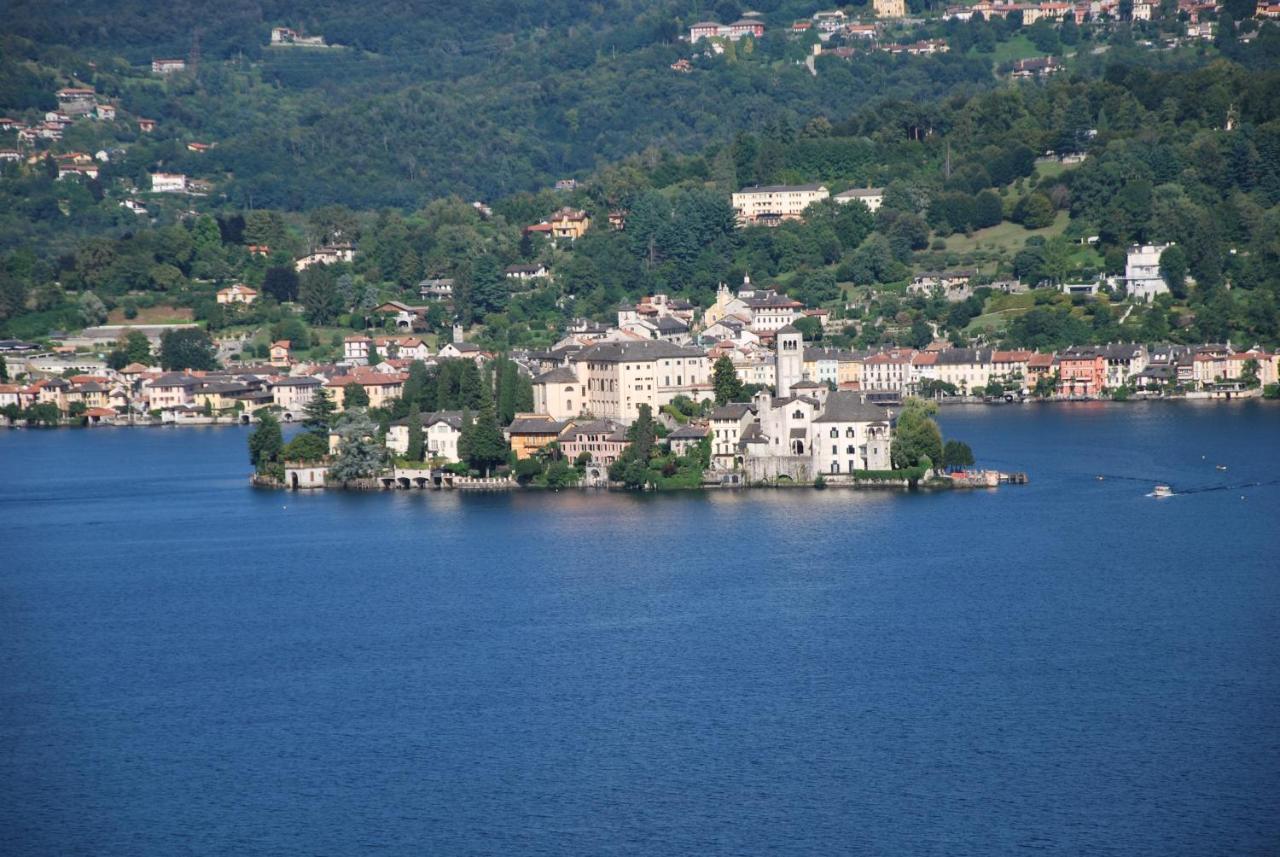 Suite 51 Appartamento Con Terrazzo A 50 Mt Dal Lago - Private Parking (Adults Only) Арона Екстериор снимка