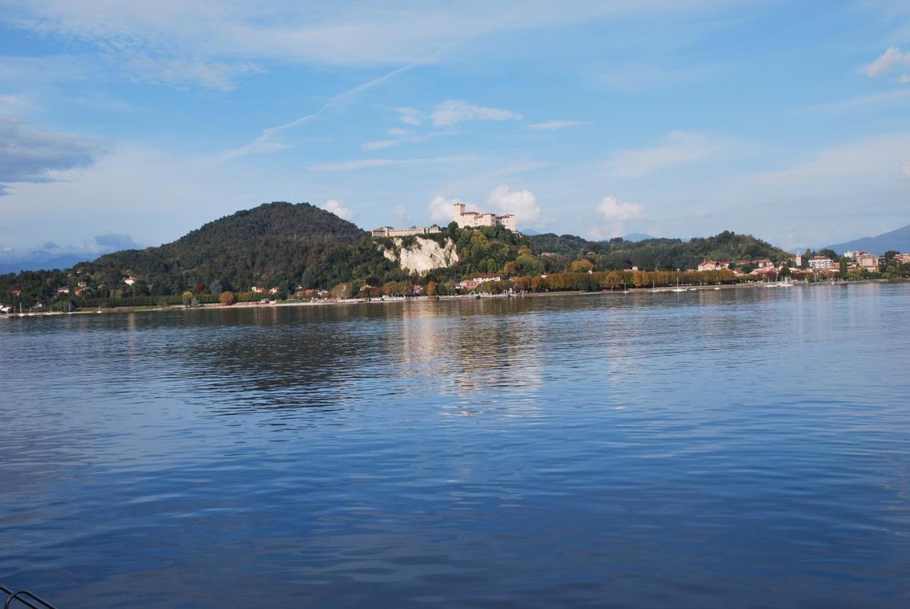 Suite 51 Appartamento Con Terrazzo A 50 Mt Dal Lago - Private Parking (Adults Only) Арона Екстериор снимка